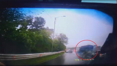 Rekaman Dashcam Mobil Tunjukkan Detik-detik Truk Tronton Oleng Hilang Kendali Sebabkan Kecelakaan, Penumpang: Astagfirullah!