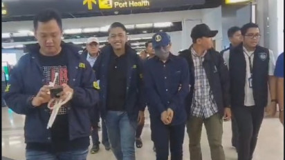 Detik-detik Tersangka Baru Kasus Judi Online Dijemput Polisi di Bandara Soetta