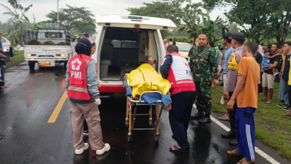 Minibus Berpenumpang 7 Orang Tabrak Tiang Listrik di Purworejo, Satu Orang Tewas