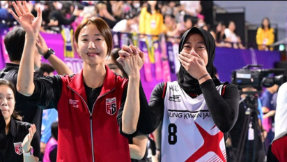 Tertunduk Lesu Setelah Kalah dari Juara Bertahan, Senyum Megawati Hangestri Kembali Sumringah saat Bertemu Sosok Ini, Siapa?