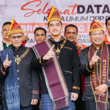 Disambut dan Diberi Sarung Ulos, Kaesang Berkampanye untuk Pasangan Jogima di Kabupaten Dairi