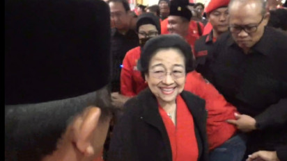 Megawati  Turun Gunung Tegaskan Kader PDIP Wajib Fokus Menangkan Pasangan Risma-Gus Hans