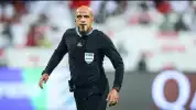 Ahmed Al Kaf, resmi mengakhiri perjalanan panjangnya di dunia sepak bola setelah memutuskan pensiun pada usia 43 tahun. 