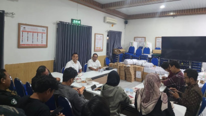 Tim Kuasa Hukum Wahono - Nurul Walkout dari Rakor Debat Terbuka, KPU Bojonegoro Bungkam