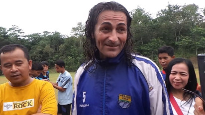 Kisah Mualaf Legenda Asing Persib Patricio Jimenez, Eksekutor Gol Penalti Tutup Mata Era 2000-an Diapresiasi FIFA