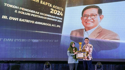 Direktur Utama Petrokimia Gresik Dinobatkan sebagai Tokoh Penggerak Regenerasi Petani dan Solusi Pertanian Inovatif