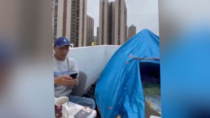 Lapor Polda Jatim, Calon TKI Diduga Jadi Korban TPPO dan Terlantar Tidur di Tenda Rooftop Apartemen Hongkong