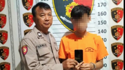 Asik Ngopi di Warkop Sambil Main Judi Online, Pemuda di Gresik Ditangkap Polisi