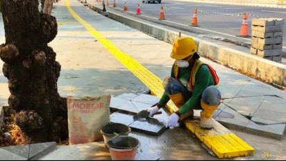 Pemprov DKI Jakarta Kerja Sama dengan PT Semen Indonesia Lakukan Revitalisasi Trotoar