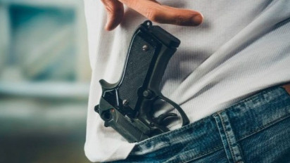 Viral Pengemudi Yaris Bergaya Bak Koboi Jalanan di Tol Jakarta-Cikampek, Pamer Benda Diduga Senjata Api