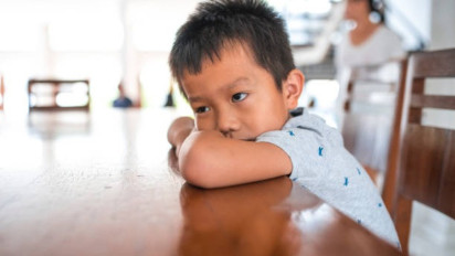 Tinggalkan Kebiasaan Pukul dan Keras pada Anak Antum, Buya Yahya Bagikan Tips Mendidik agar Mudah Dinasehati