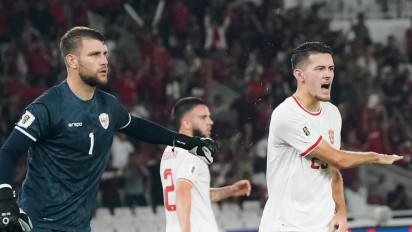 Derbi Timnas Indonesia di Eredivisie, Maarten Paes Siap Debut di Ajax Hadapi Klub Justin Hubner