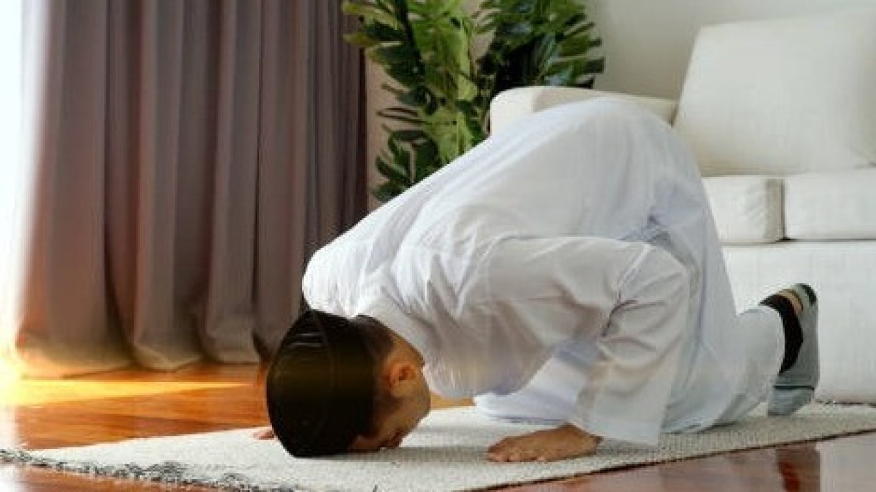 Saat Sujud Memang Boleh Berdoa? Ternyata Kata Ustaz Adi Hidayat Begini Cara yang Benar, Jangan Lafazkan Jika…
            - galeri foto