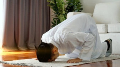 Saat Sujud Memang Boleh Berdoa? Ternyata Kata Ustaz Adi Hidayat Begini Cara yang Benar, Jangan Lafazkan Jika…