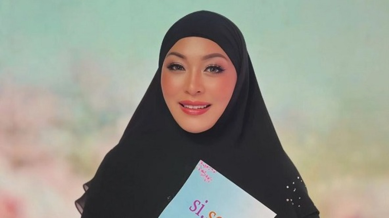 Usai Jadi Mualaf Makin Dekat Sama Allah Setelah Ditimpa Kasus Korupsi, Ternyata Angelina Sondakh Hijrah Hanya Modal Ini
            - galeri foto