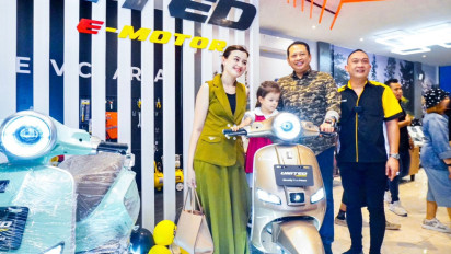 Resmikan Pembukaan Showroom United E-Motor, Ketua Umum IMI Dorong Penggunaan Kendaraan Listrik di Indonesia