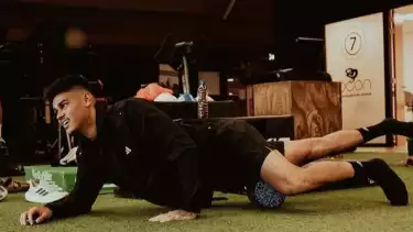 Beri Kabar Terbaru Tentang Kondisi Cederanya, Mees Hilgers Dibanjiri Sejuta Doa