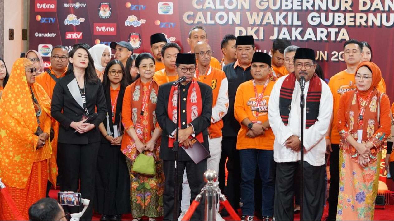 Janji Atasi Masalah Banjir di Jakarta, Rano Karno Bakal Bangun Waduk Hingga Normalisasi Sungai
            - galeri foto