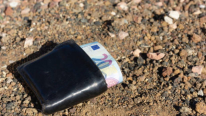 Menemukan Uang Lalu Disedekahkan: Amalan Mulia atau Kesalahan? Ini Penjelasan UAH