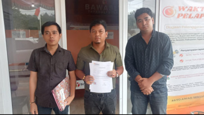 Tim Hukum Cabup Satika-Sarlandy Laporkan 8 Dugaan Tindak Pidana Pemilu ke Bawaslu Taput
