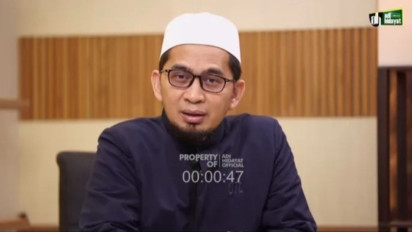 Setiap Shalat Bisanya Cuma Baca Al Ikhlas Qulhu Saja, Memangnya Boleh? Ustaz Adi Hidayat Jawab Tegas Justru Surat itu…