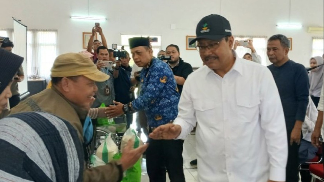 Mensos Gus Ipul Tegaskan Tak Ada Program Bansos untuk Judi Online
            - galeri foto