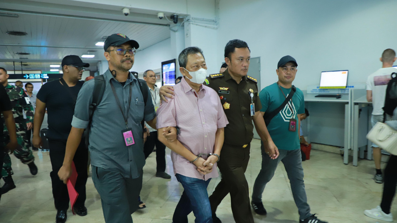 Tak Hadir Pemeriksaan, Kejagung Sebut Sejak Maret Hendry Lie di Singapura, Rupanya Ini yang Dilakukannya
            - galeri foto