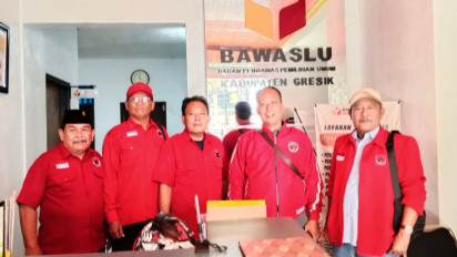 PDI P Gresik Datangi Kantor Bawaslu, Minta Tindak Pejabat dan TNI-Polri yang Tak Netral di Pilkada