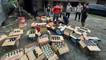 Polres Boyolali Gerebeg Penjualan Miras, Ribuan Botol Disita dan Dua Orang Diamankan