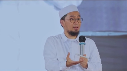 Ternyata Kebiasaan Bersalaman Usai Shalat dalam Islam Tidak Wajib, Ustaz Adi Hidayat Ungkap Lebih Utamanya ...
