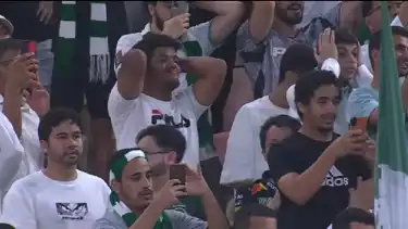 Suporter Arab Saudi dalam laga melawan Timnas Indonesia