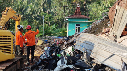 Longsor Purworejo Timbun Satu Keluarga, Tim Gabungan Lakukan Pencarian Korban Terakhir