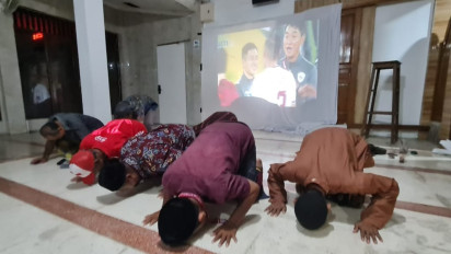 Sujud Syukur Suporter Rayakan Kemenangan Skuad Garuda, Akan Terus Dukung Sampai Lolos PD 2026