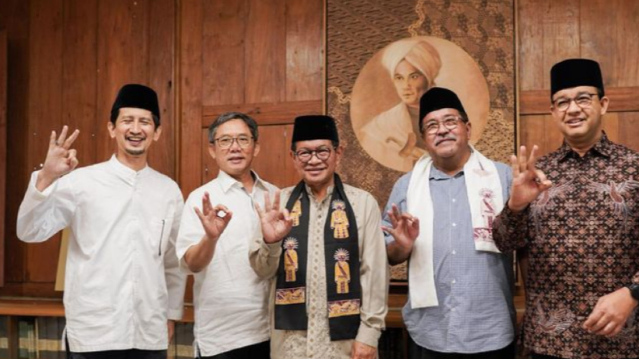 Sah! Anies Poses 3 Jari Bareng Pramono-Rano, Hasto Bongkar Perasaan Abah
            - galeri foto