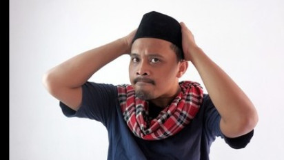 Apakah Benar Pria Shalat Harus pakai Peci atau Kopiah Baru Sah? Buya Yahya Tegaskan dalam Islam Hukumnya Tetap...