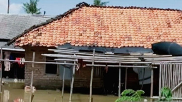 Ratusan Keluarga Mengungsi Akibat Rumah Terendam Banjir di Karawang Sejak 20 November 2024