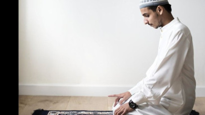 Ada Masalah atau Dizalimi di Tempat Kerja, Kata Ustaz Adi Hidayat Coba Shalat Ini Jadi Pertolongan...