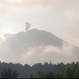 Tetap Waspada, Gunung Semeru Kembali Erupsi Pagi Ini Semburkan Kolom Abu 400 Meter