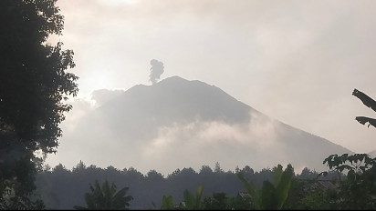 Tetap Waspada, Gunung Semeru Kembali Erupsi Pagi Ini Semburkan Kolom Abu 400 Meter