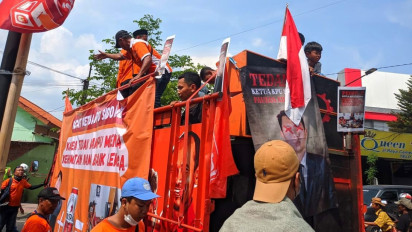 Ratusan Buruh Demonstrasi Datangi Kantor KPU Sidoarjo, Ini Tuntutannya