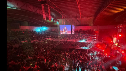 Emil Dardak Nyanyikan Lagu Kangen, Konser Relawan GOKIL Pecah