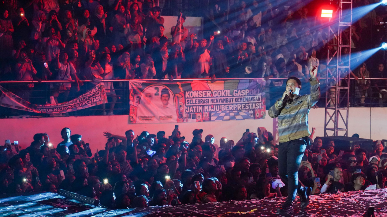 Konser Maju Berprestasi Gokil Gaspoll Khofifah-Emil Dibanjiri Anak Muda Jatim
            - galeri foto