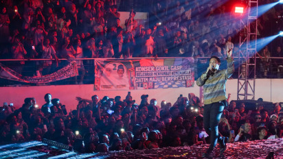 Konser Maju Berprestasi Gokil Gaspoll Khofifah-Emil Dibanjiri Anak Muda Jatim