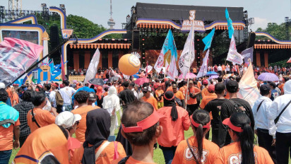 Penampakan Tumpah Ruah Pendukung Pramono-Rano Karno Memadati Stadion Madya Jakarta