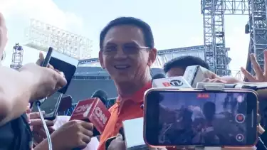 Mantan Gubernur DKI Jakarta, Basuki Tjahaja Purnama atau Ahok berikan dalam kampanye akbar Pramono-Rano di Stadion Madya GBK, Jakarta, Sabtu (23/11/2024).