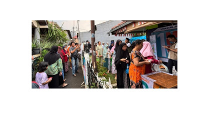 Bagikan Sembako Murah, Mlangkah 1811 Tuai Apresiasi Warga