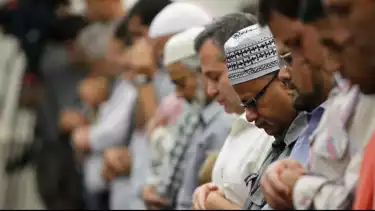 Ilustrasi posisi shaf pertama dalam shalat berjamaah