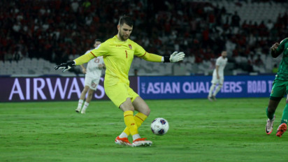 Puji Kiper Timnas Indonesia, Ini Komentar Pelatih Ajax Usai Pilih Ter Stegen Ketimbang Maarten Paes Lawan PEC Zwolle