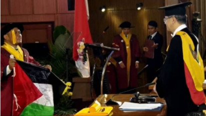 Viral Wisudawan Kibarkan Bendera Palestina saat Wisuda, Rektorat Unpad Beberkan Statusnya
