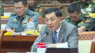 Menhan Sjafrie Sjamsoeddin rapat perdana bersama Komisi I DPR di Gedung DPR, Jakarta Pusat.